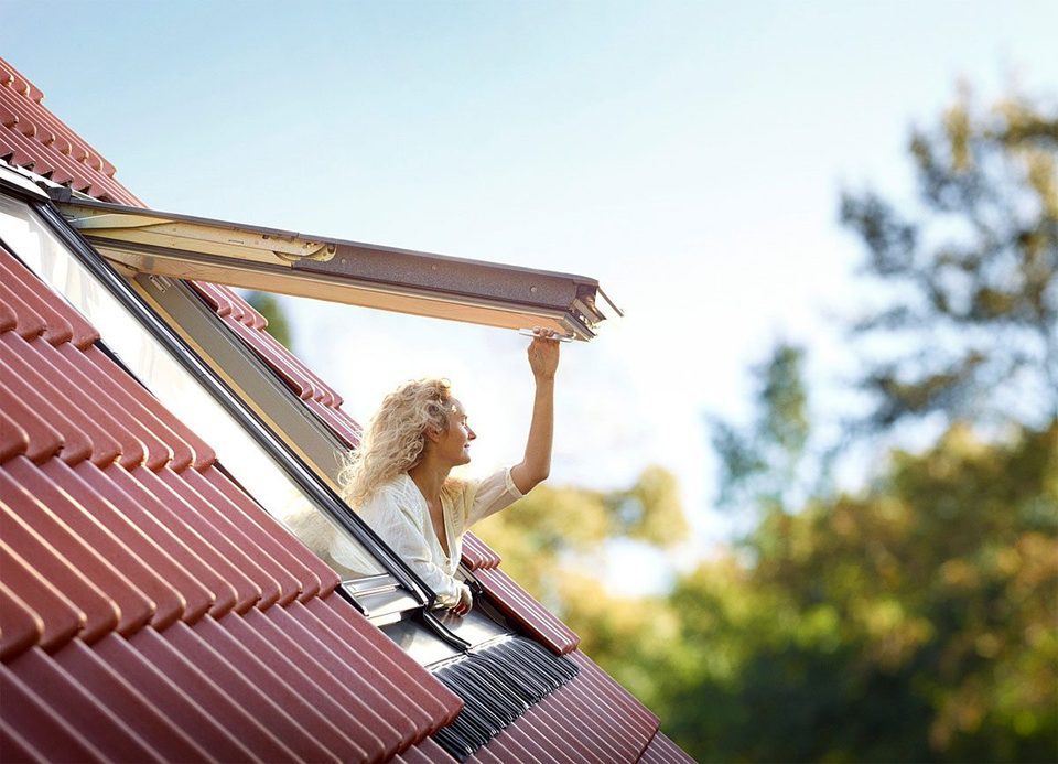 חלון VELUX ציר כפול — מצב פתוח